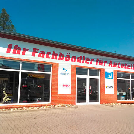 Außenwerbung: Fassadenbeschriftung - beschriftete und dekupierte Aluverbundplatten. Produziert von Logo Werbung aus Emden, in Niedersachsen.